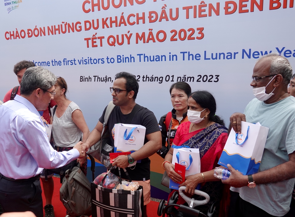 Sở Văn hóa, Thể thao và Du lịch Bình Thuận đón đoàn khách xông đất Bình Thuận đầu năm Qúy Mão 2023